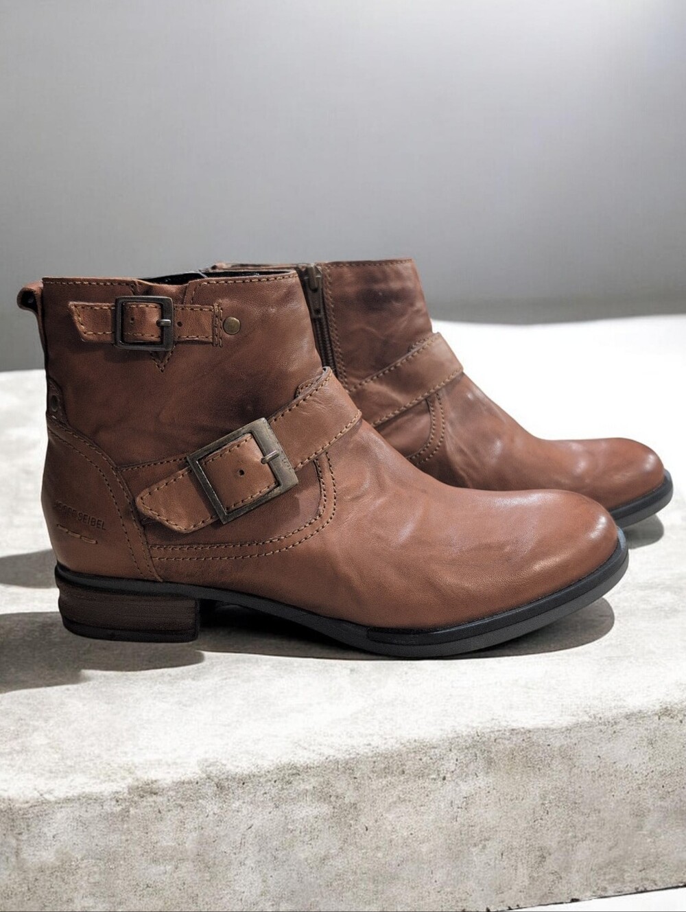 Josef Seibel Kate 21 Women's Boots in the Cognac Leather Size 39